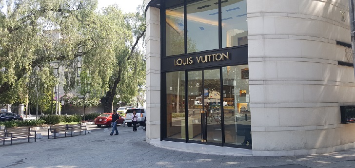 Tienda de Louis Vuitton Louis Vuitton vira la estrategia en China: sube precios en China